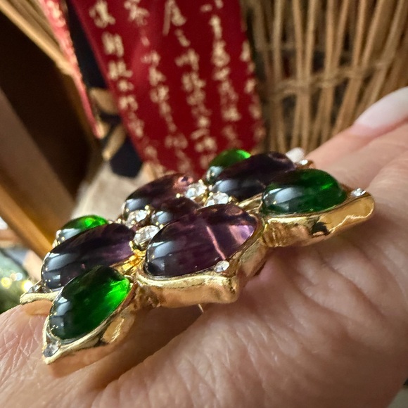 Catwalk Jon Gorgeous Large Cabochan Glass Ring - Picture 8 of 10